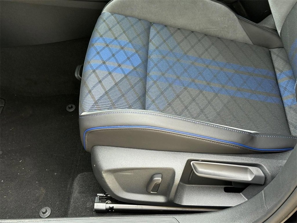 Used 2025 Volkswagen Golf R Black Edition image 21