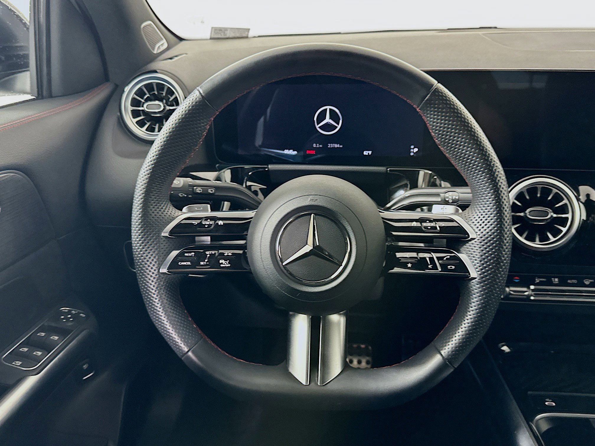 Used 2024 Mercedes-Benz GLA 250 4MATIC image 18