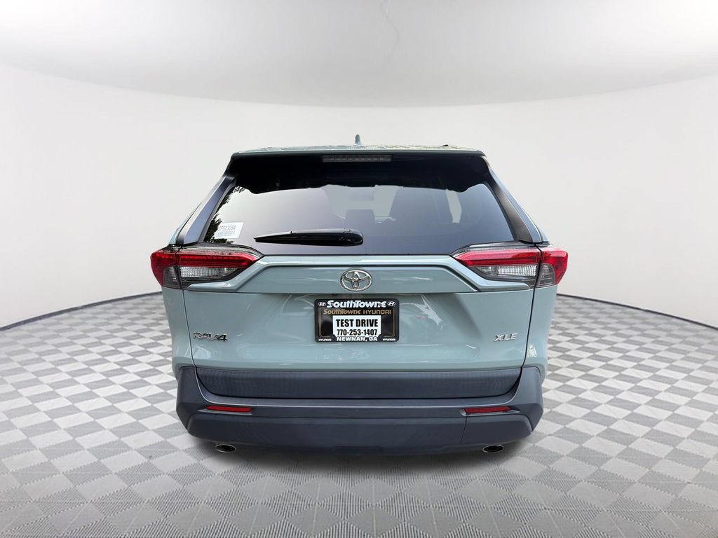 Used 2022 Toyota RAV4 XLE w/ Convenience Package FWD image 6