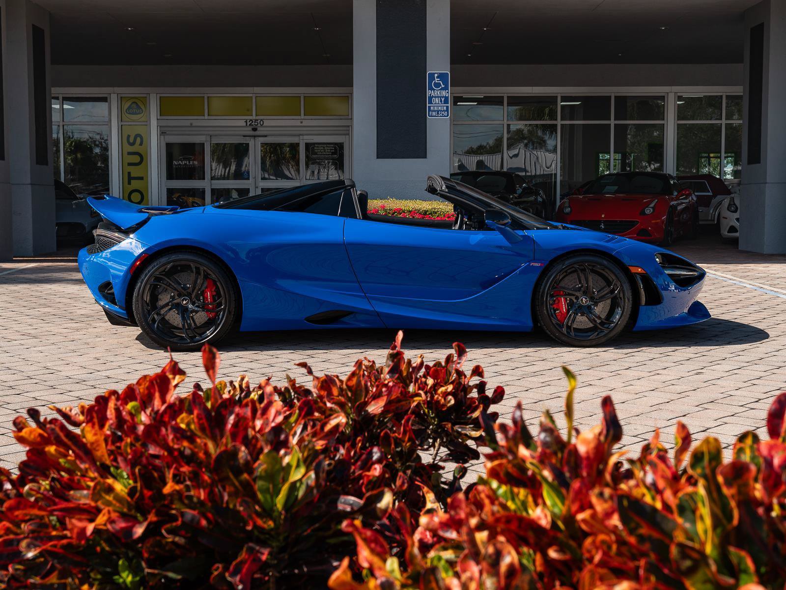 Used 2024 McLaren 750S Spider RWD image 39