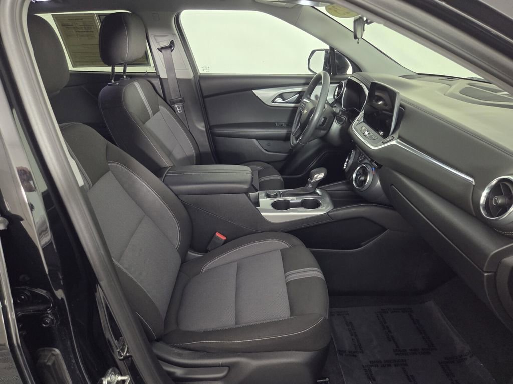 Used 2025 Chevrolet Blazer LT FWD image 32