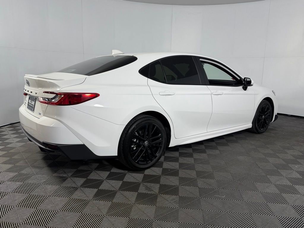 Used 2025 Toyota Camry SE image 8