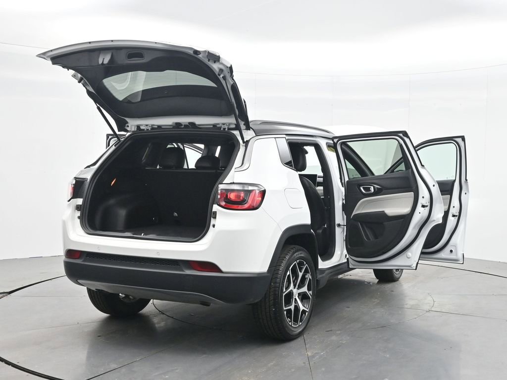 Used 2024 Jeep Compass Limited image 34