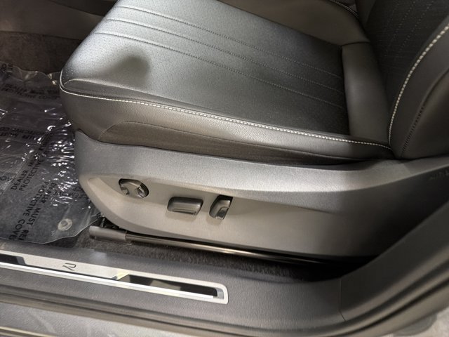 Certified 2024 Volkswagen Tiguan SE R-Line AWD/4WD image 17