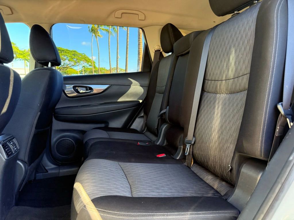 Used 2018 Nissan Rogue SV image 11