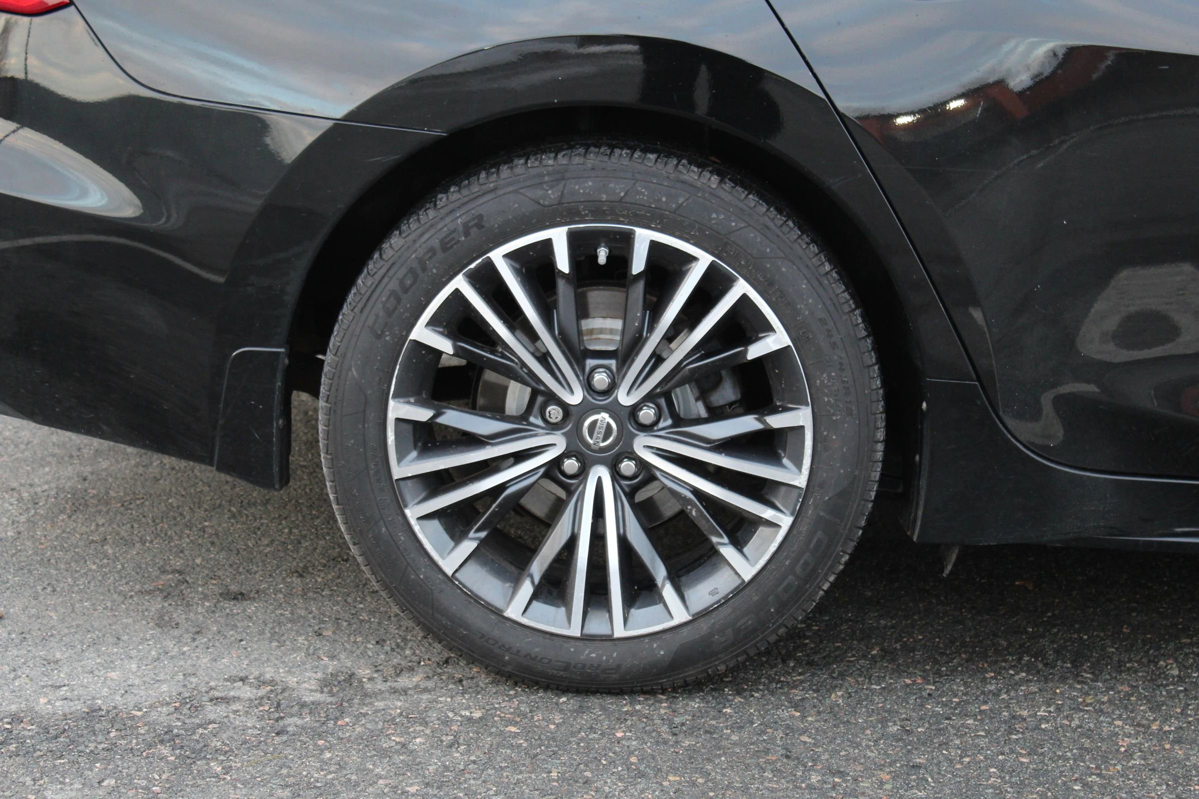 Used 2017 Nissan Maxima Platinum w/ Medallion Package FWD image 38