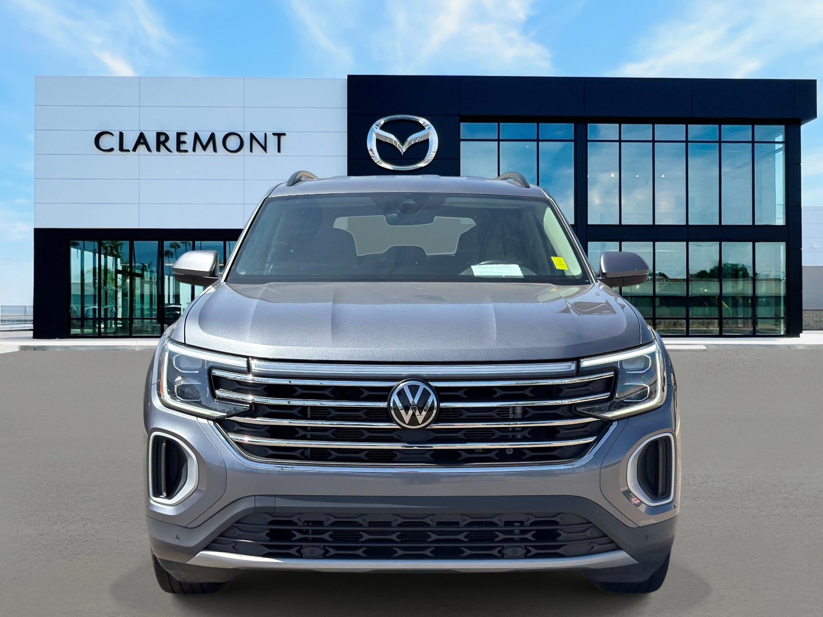Used 2025 Volkswagen Atlas SE FWD image 2