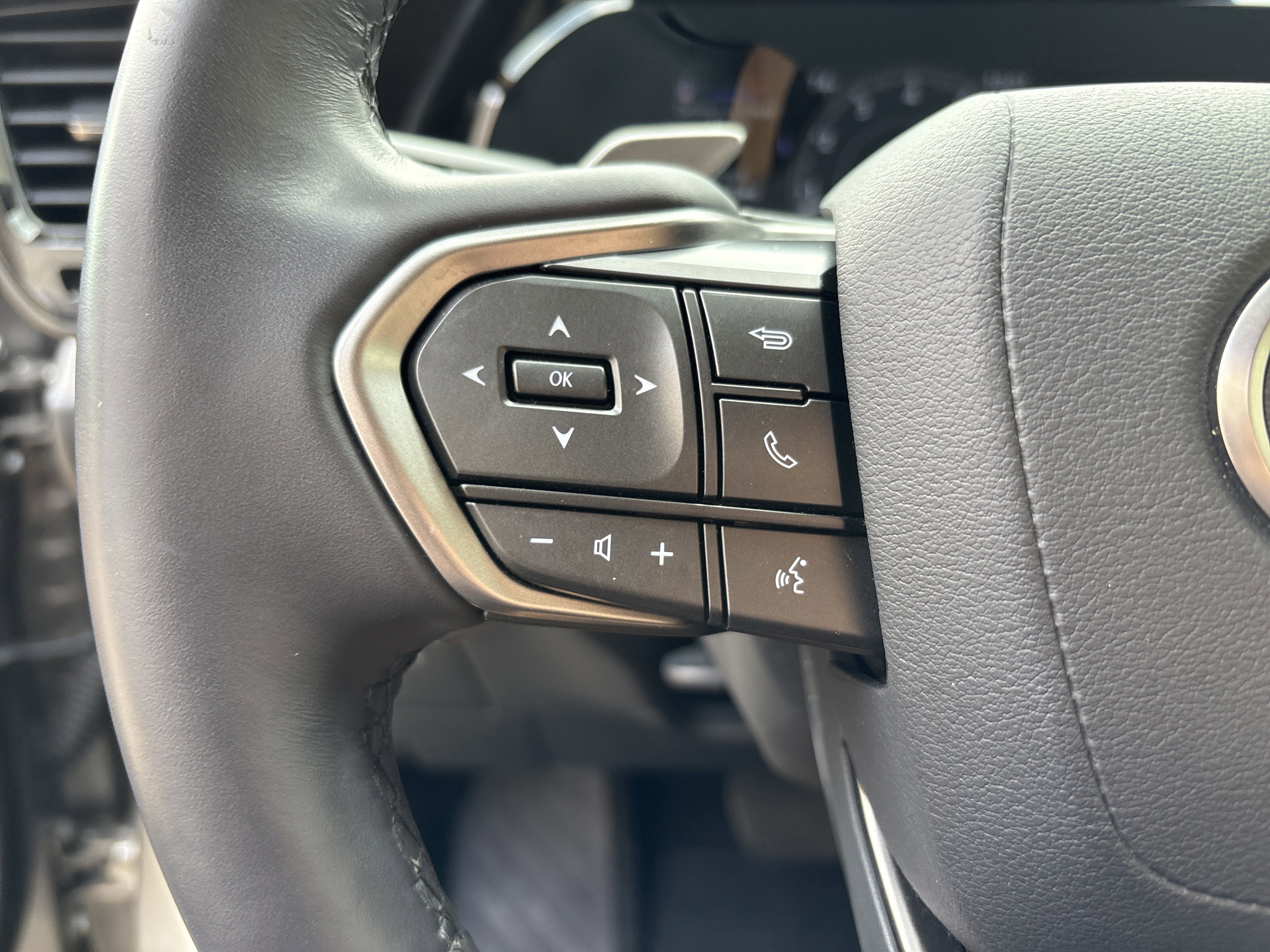 Used 2024 Lexus NX 250 FWD w/ Towing Package (2000 Lbs) image 19