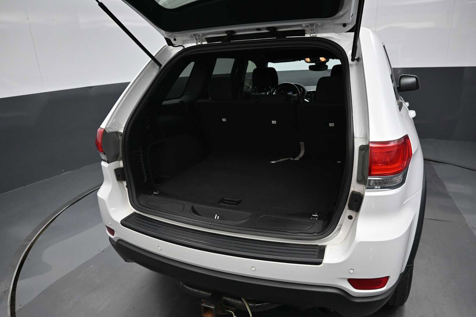 Used 2018 Jeep Grand Cherokee Laredo AWD/4WD image 13