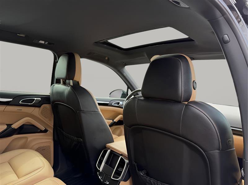 Used 2016 Porsche Cayenne image 41