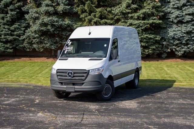 Used 2023 Mercedes-Benz Sprinter 4500 image 2