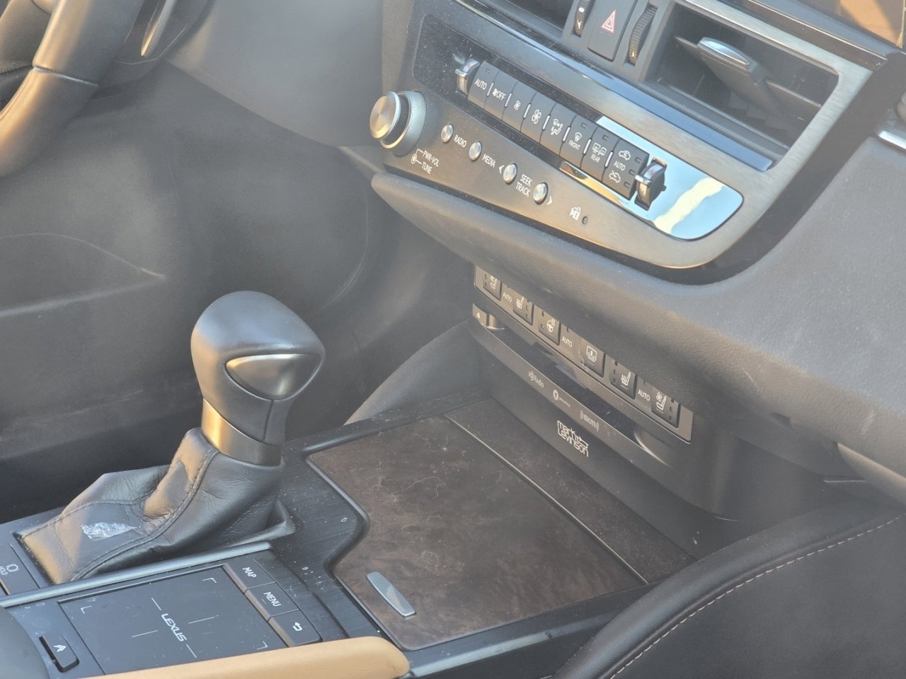 Used 2022 Lexus ES 350 Ultra Luxury image 17