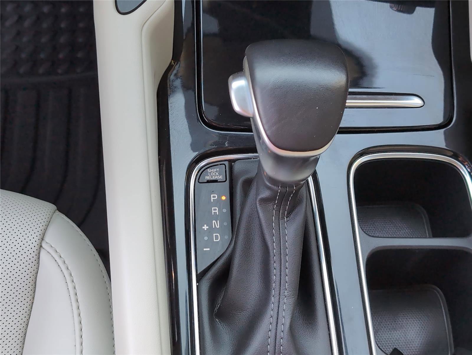 Used 2024 Kia Telluride S w/ S Sunroof Package image 17