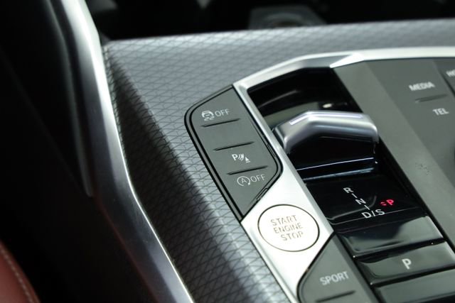 Used 2025 BMW 330i Sedan w/ M Sport Package image 25