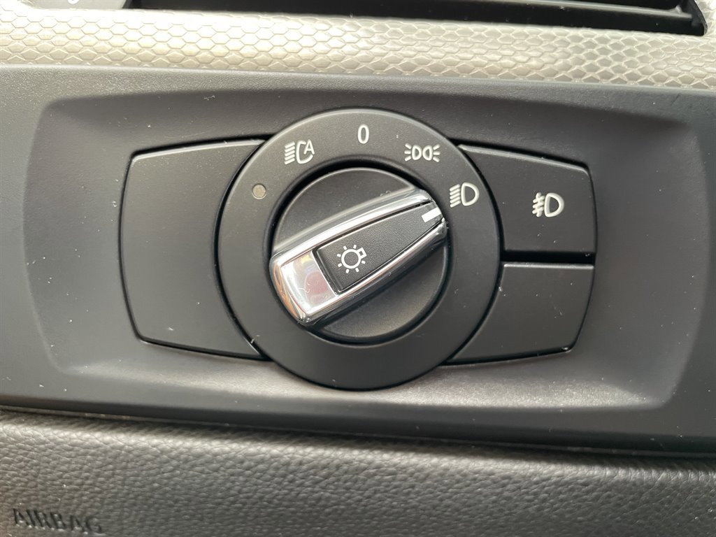 Used 2013 BMW 335i Convertible image 31