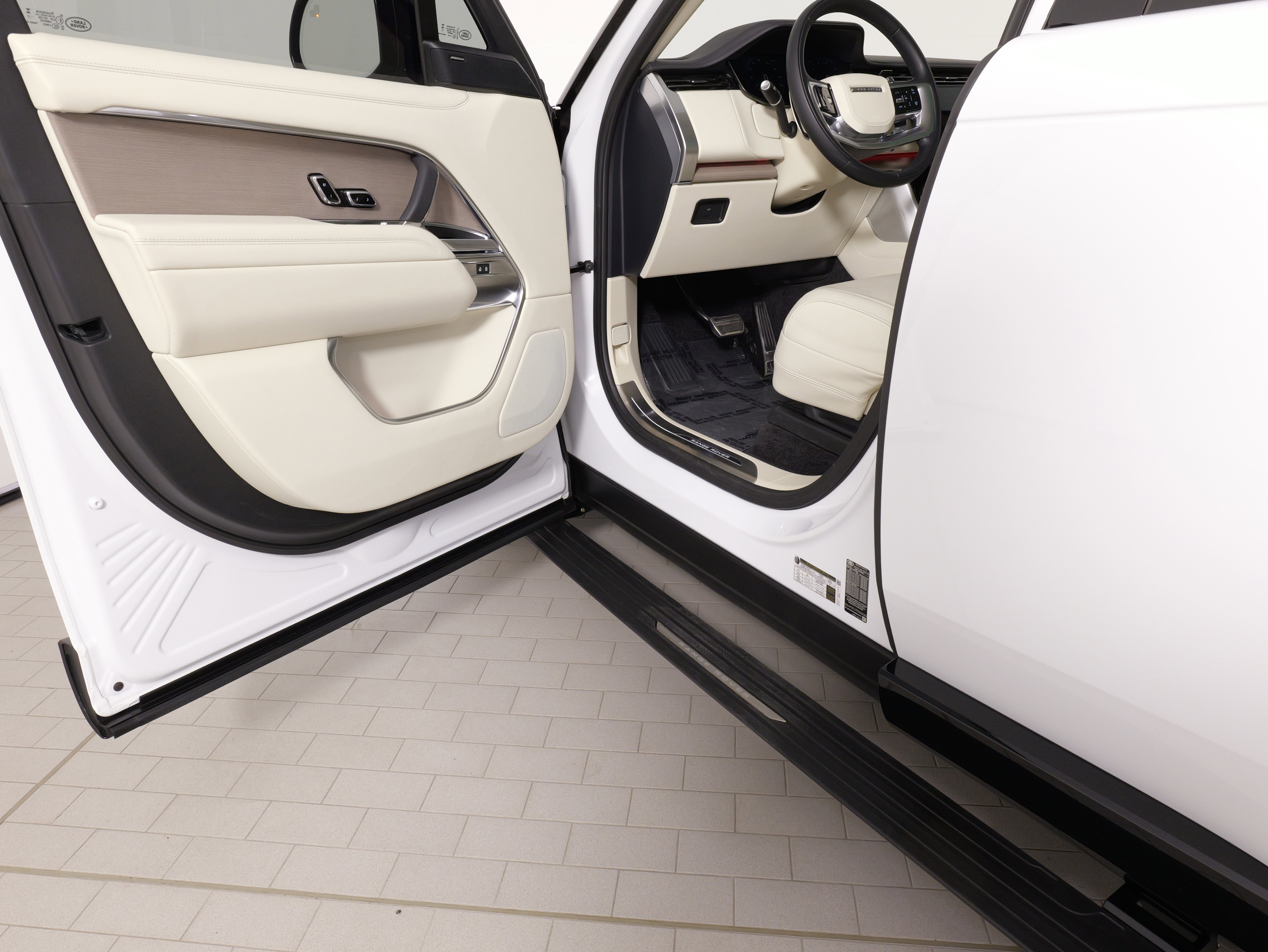 Used 2023 Land Rover Range Rover SE image 25