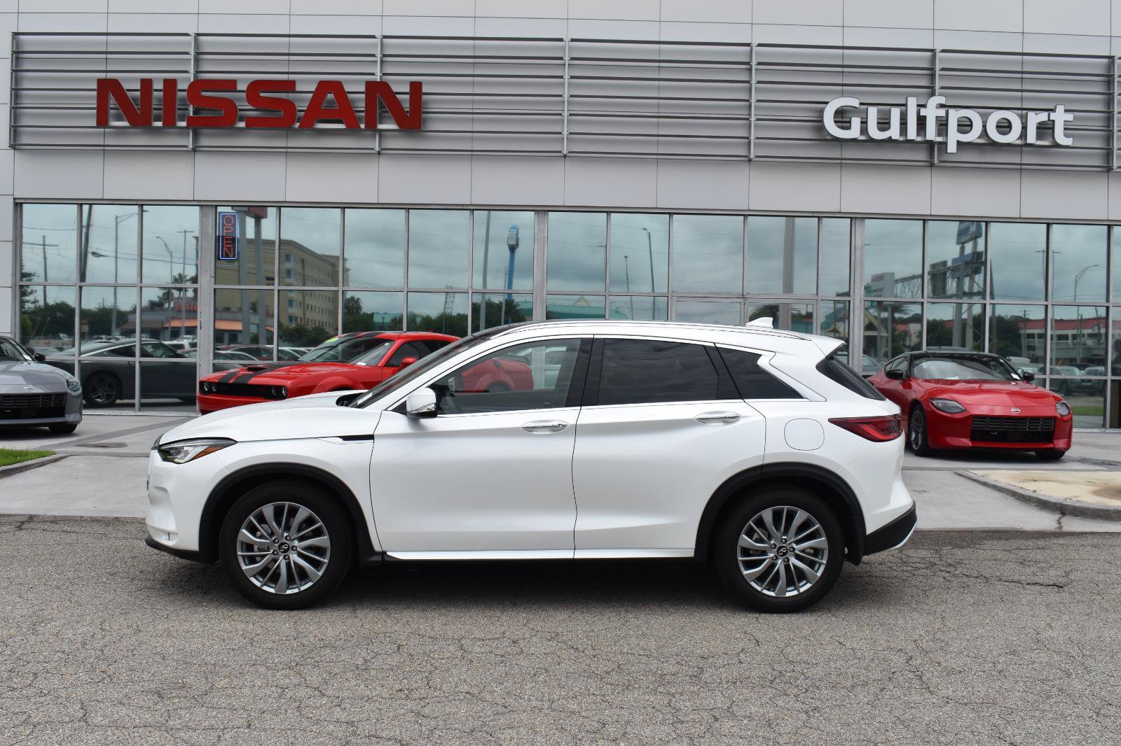 Used 2023 INFINITI QX50 Luxe FWD image 3