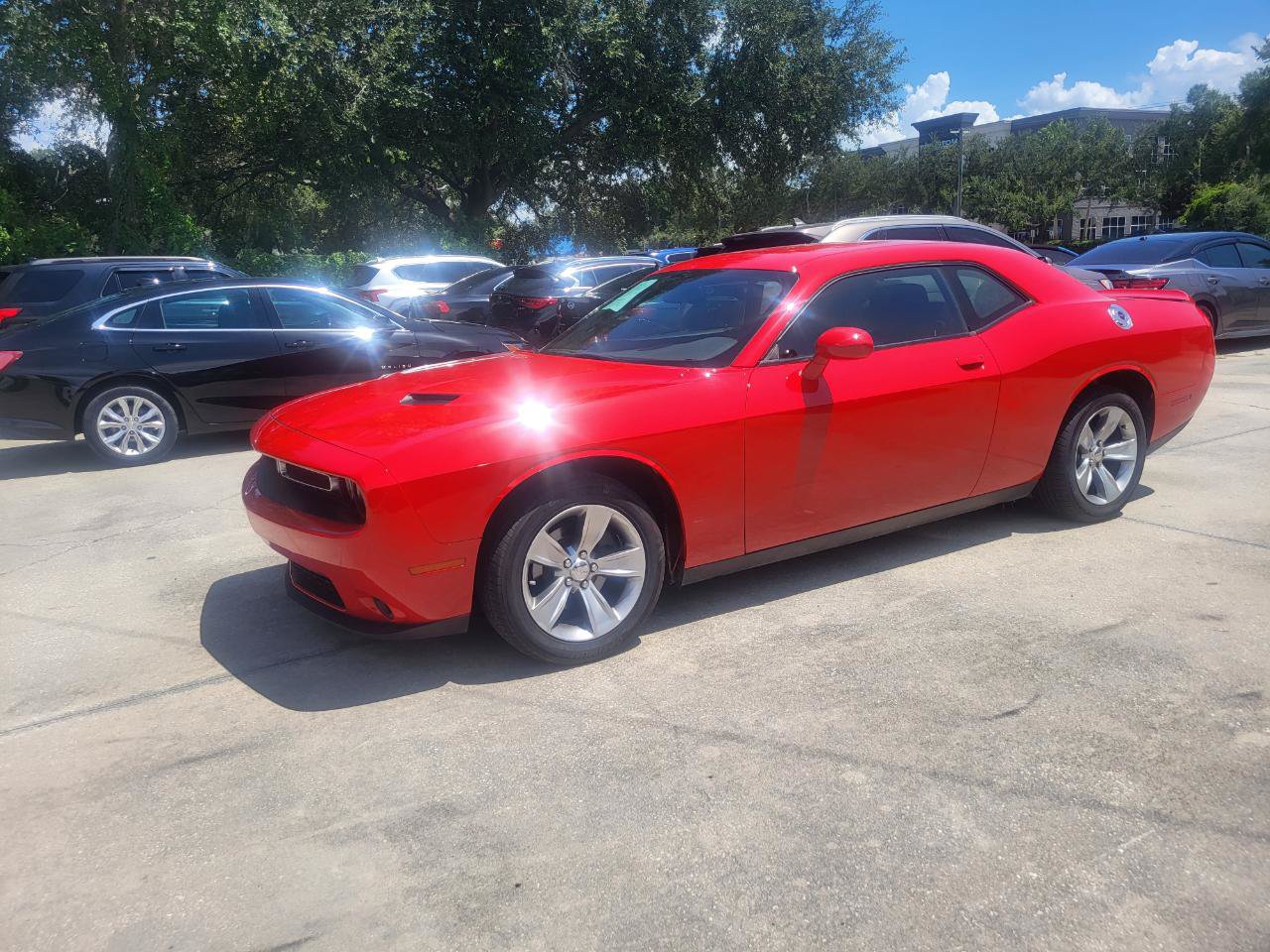 Used 2020 Dodge Challenger SXT RWD image 5