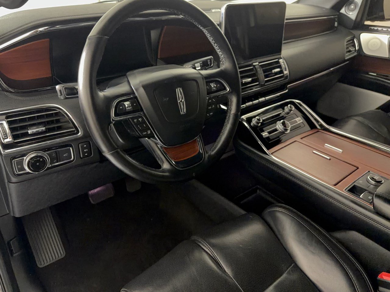 Used 2021 Lincoln Navigator L Reserve w/ Luxury Package AWD/4WD image 4