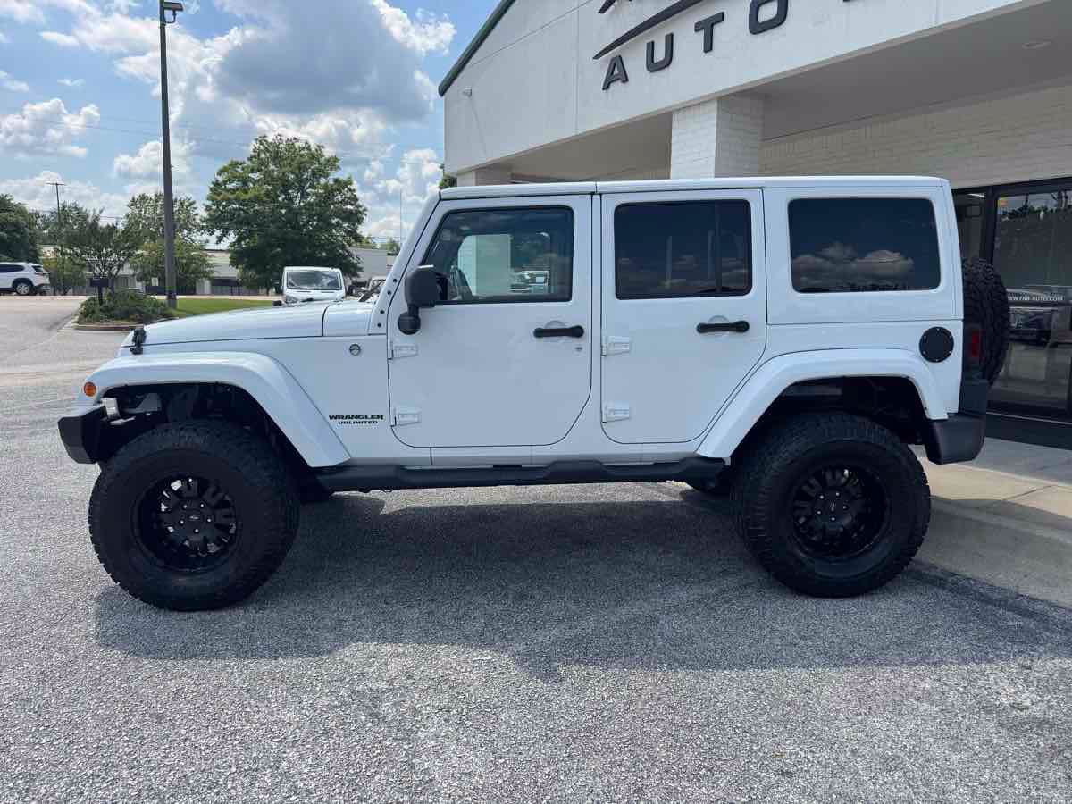 Used 2012 Jeep Wrangler Unlimited Sahara AWD/4WD image 43