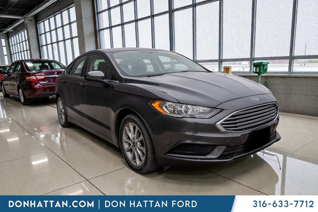 Used 2017 Ford Fusion SE w/ Fusion SE Technology Package image 32