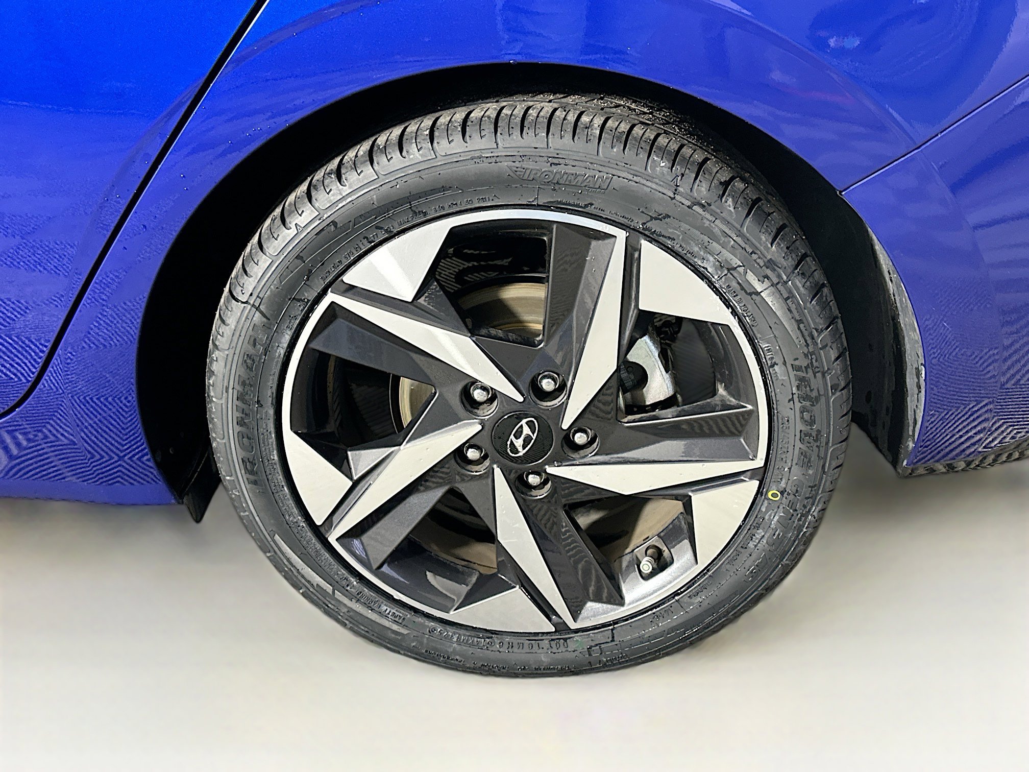 Used 2023 Hyundai Elantra Limited w/ Cargo Package image 11