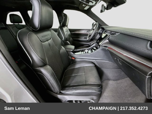 Used 2024 Jeep Grand Cherokee Overland w/ Luxury Tech Group IV AWD/4WD image 29