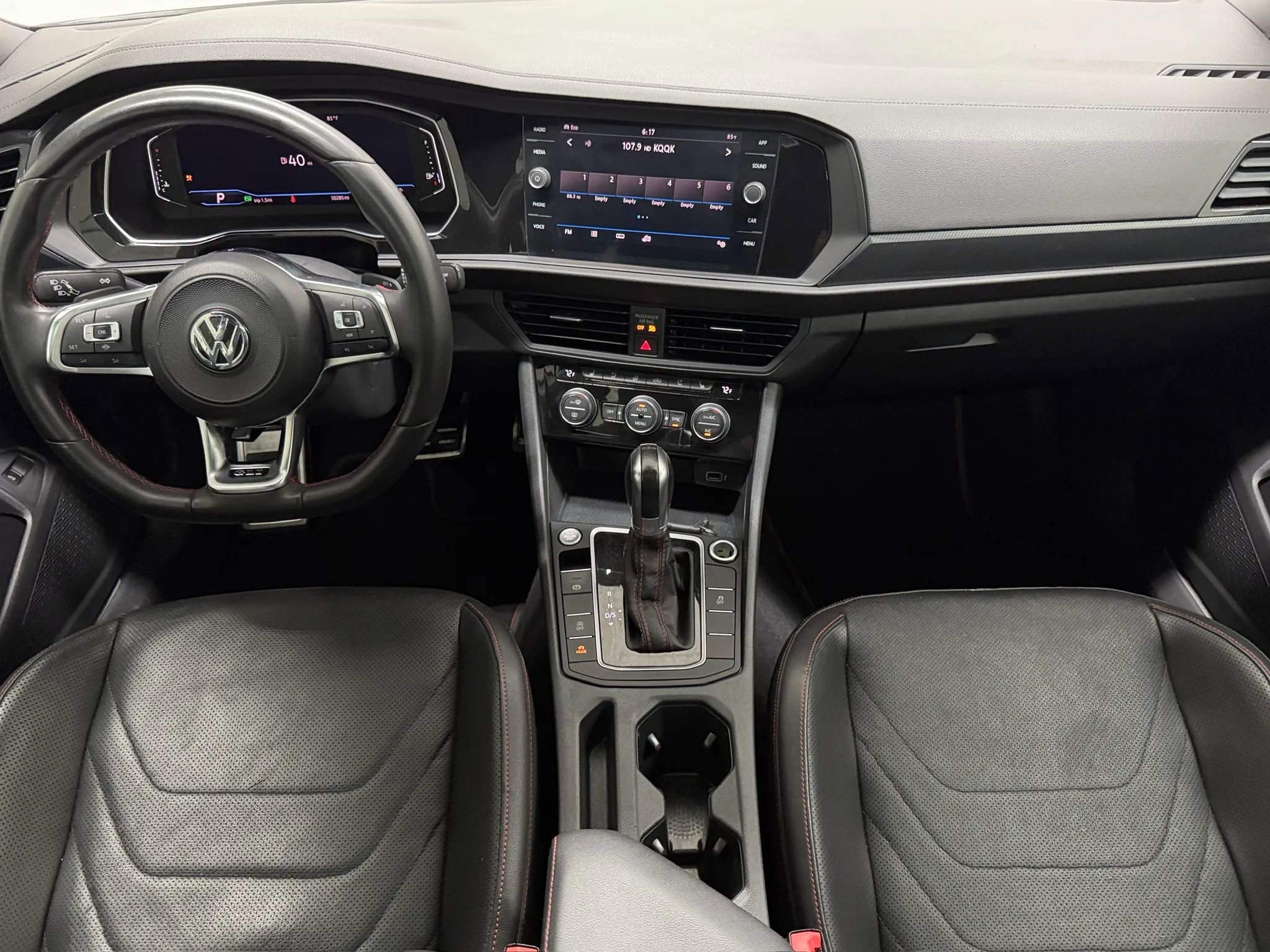 Used 2019 Volkswagen Jetta GLI FWD image 2
