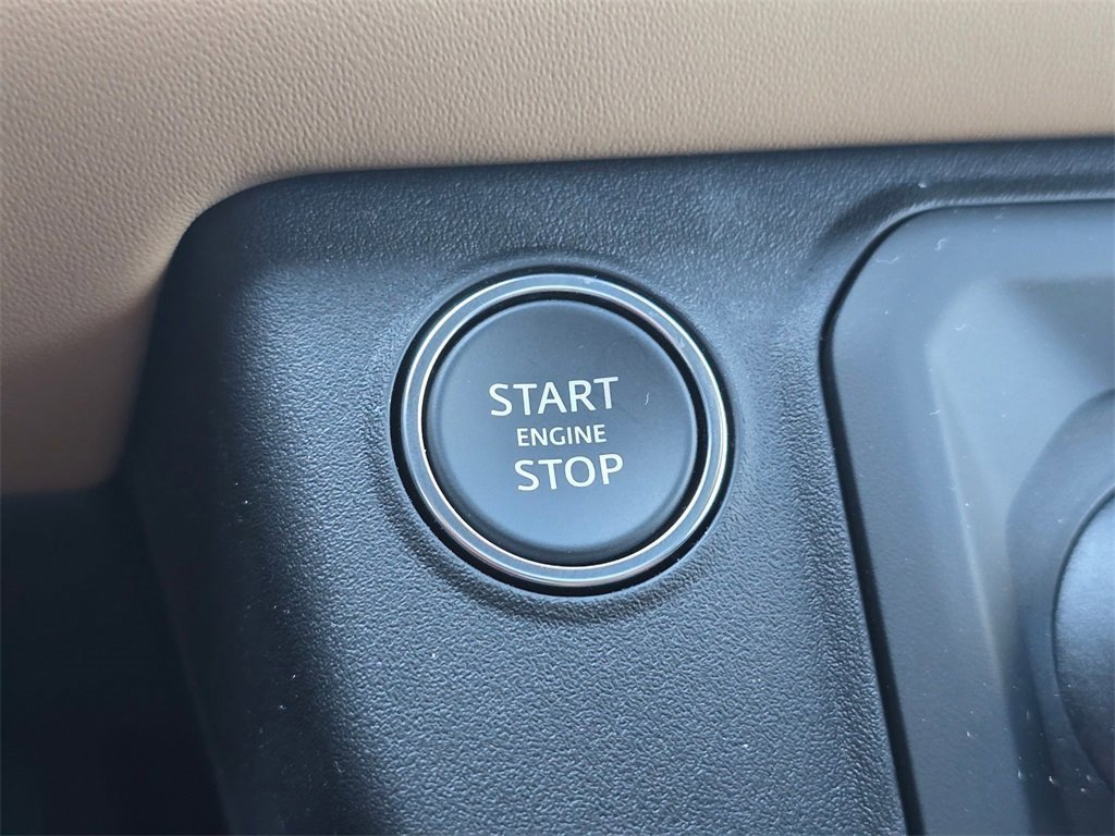 New 2025 Land Rover Defender 90 X-Dynamic SE image 17