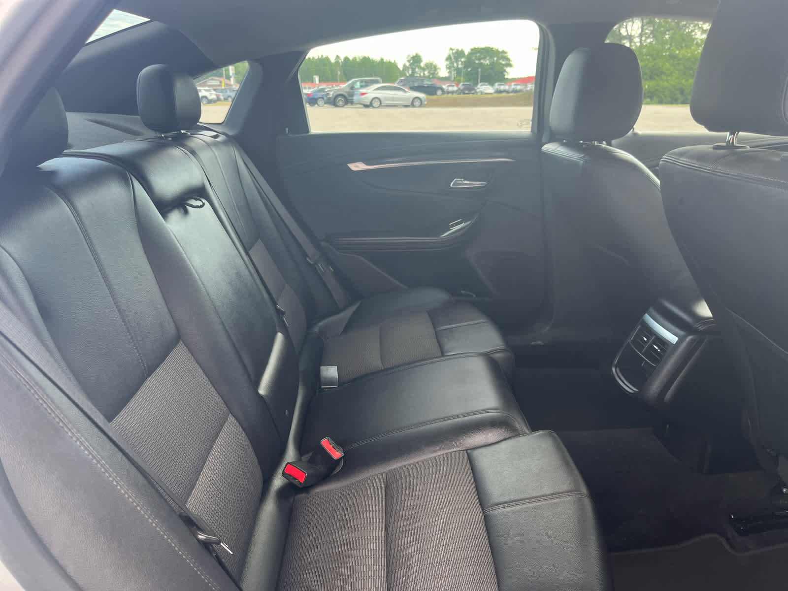 Used 2019 Chevrolet Impala LT FWD image 16