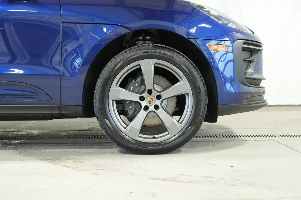 Certified 2026 Porsche Macan AWD/4WD image 40