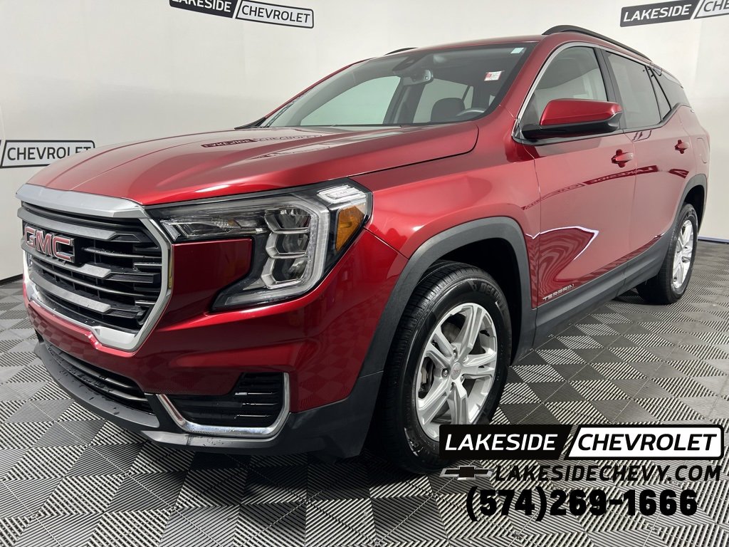 Used 2024 GMC Terrain SLE w/ Driver Convenience Package image 1