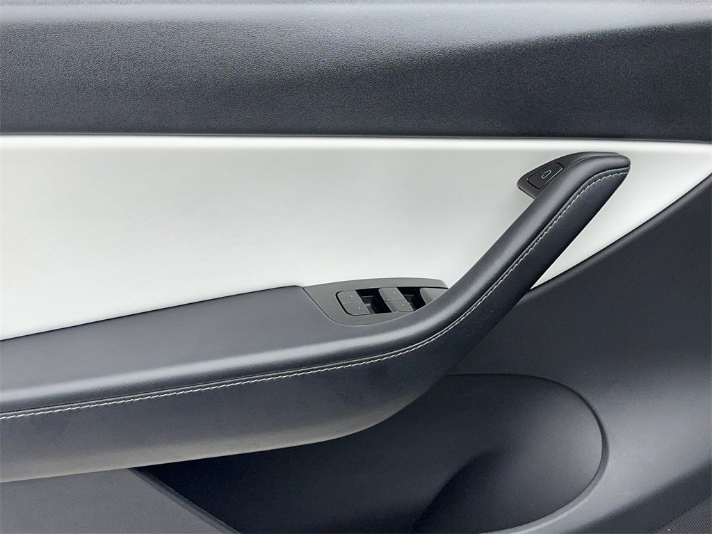 Used 2021 Tesla Model Y 2WD image 40