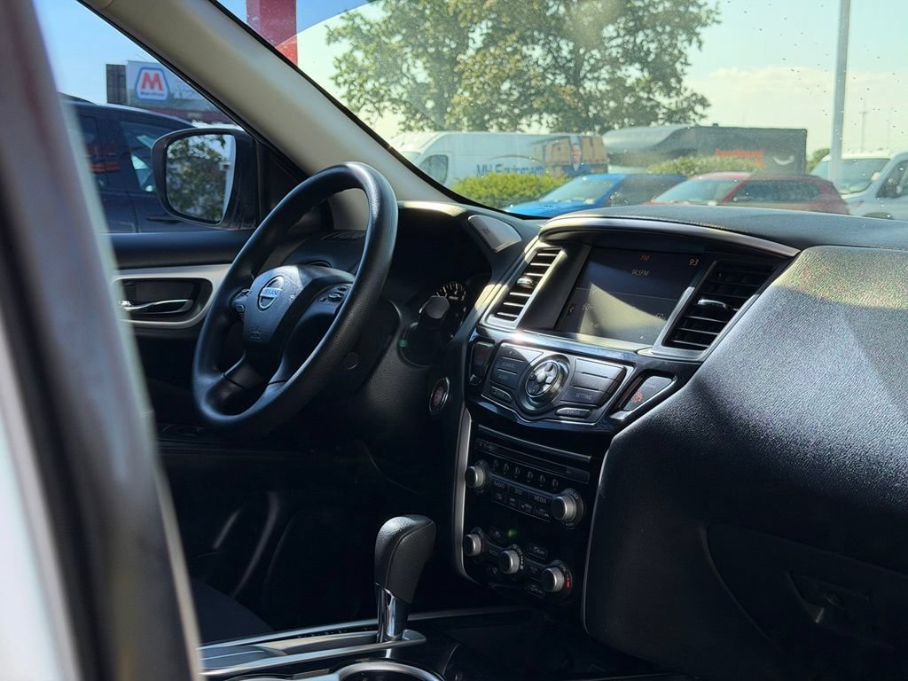 Used 2020 Nissan Pathfinder S FWD image 35