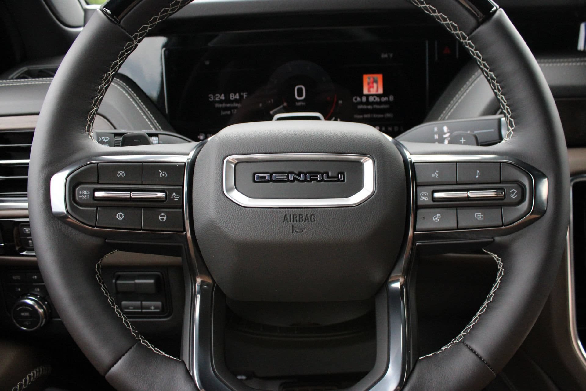 New 2026 GMC Yukon XL Denali Ultimate w/ LPO, Floor Liner Package AWD/4WD image 34