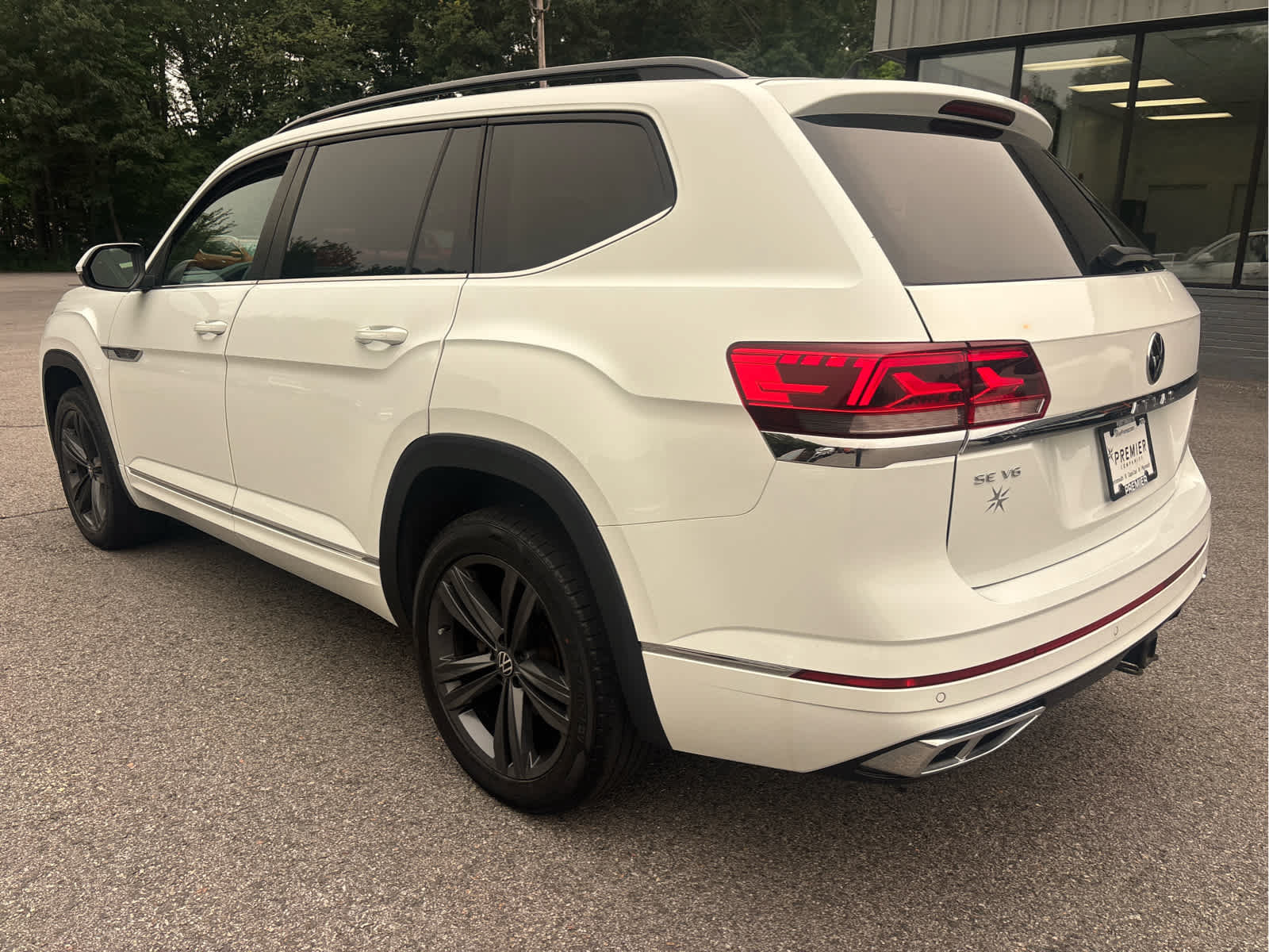 Used 2021 Volkswagen Atlas SE w/ Towing Package AWD/4WD image 4
