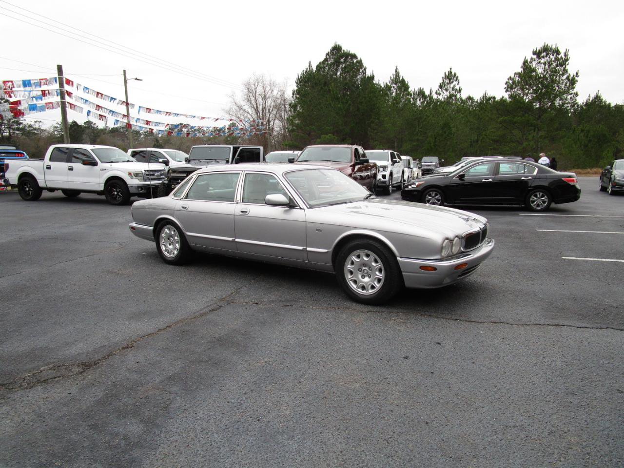 Used 2001 Jaguar XJ8 image 6