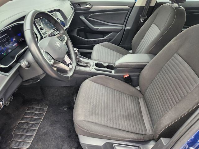 Used 2024 Volkswagen Jetta SE image 10
