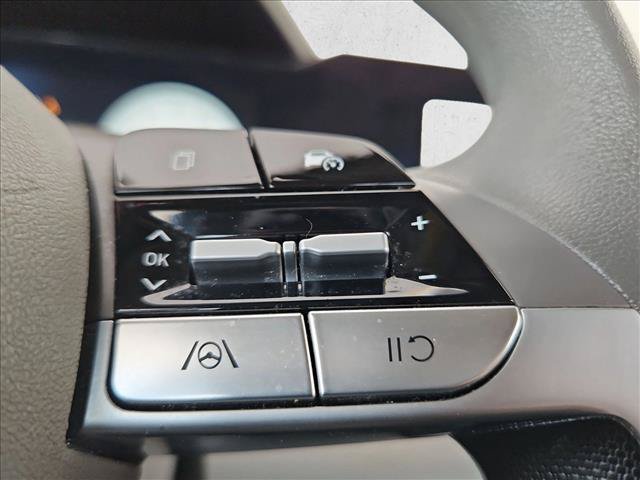 Used 2024 Hyundai Elantra SEL FWD image 21