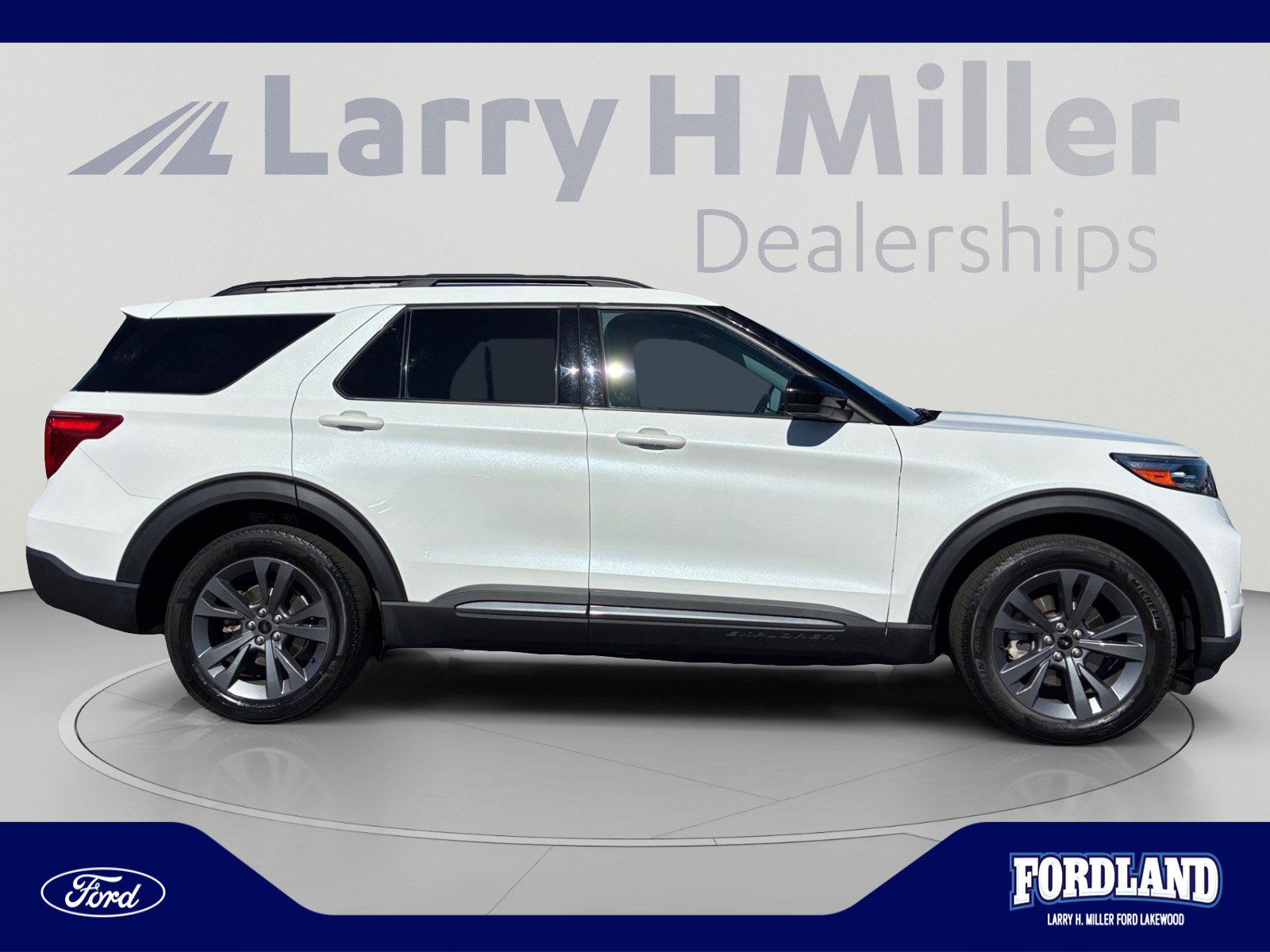 Used 2023 Ford Explorer XLT w/ Equipment Group 202A AWD/4WD image 6