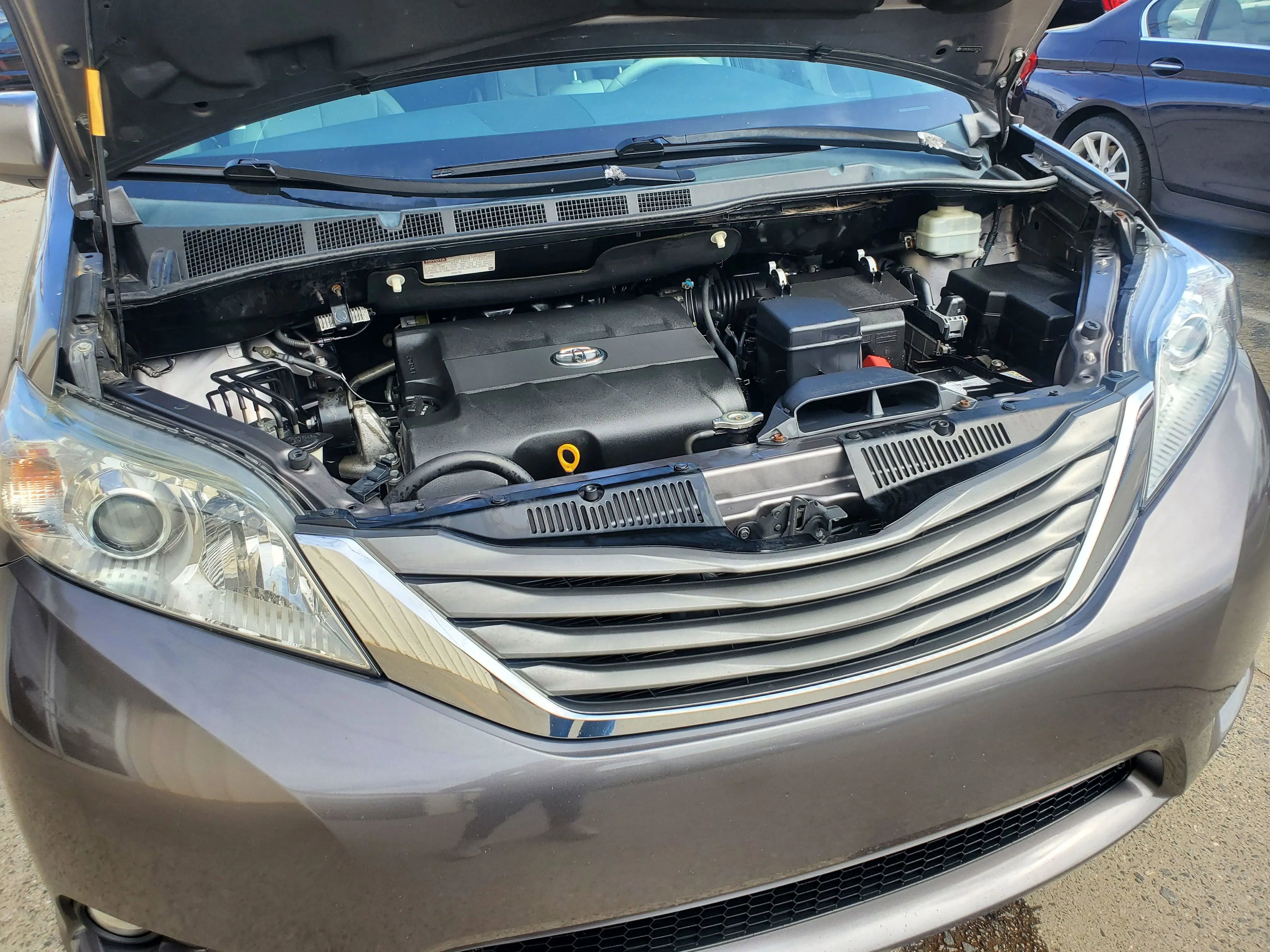 Used 2012 Toyota Sienna XLE w/ XLE Navigation Pkg FWD image 45