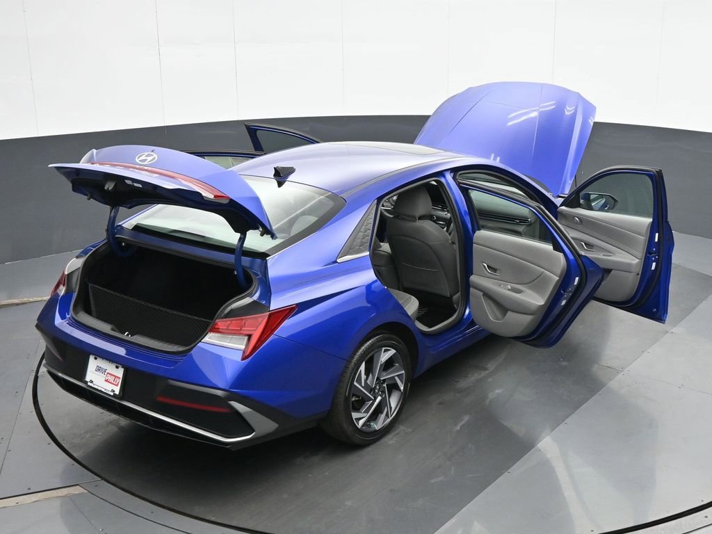 Used 2025 Hyundai Elantra SEL FWD image 39