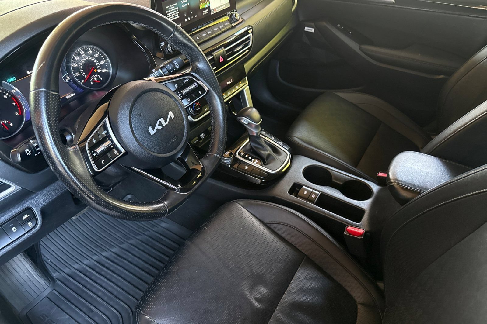 Used 2022 Kia Seltos SX w/ Sunroof Package AWD/4WD image 11