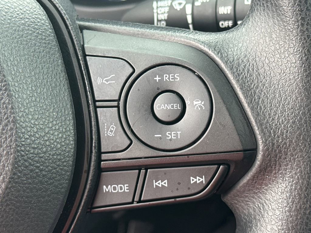 Used 2024 Toyota RAV4 XLE AWD/4WD image 25
