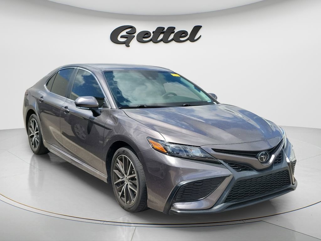 Used 2022 Toyota Camry SE w/ Convenience Package image 4