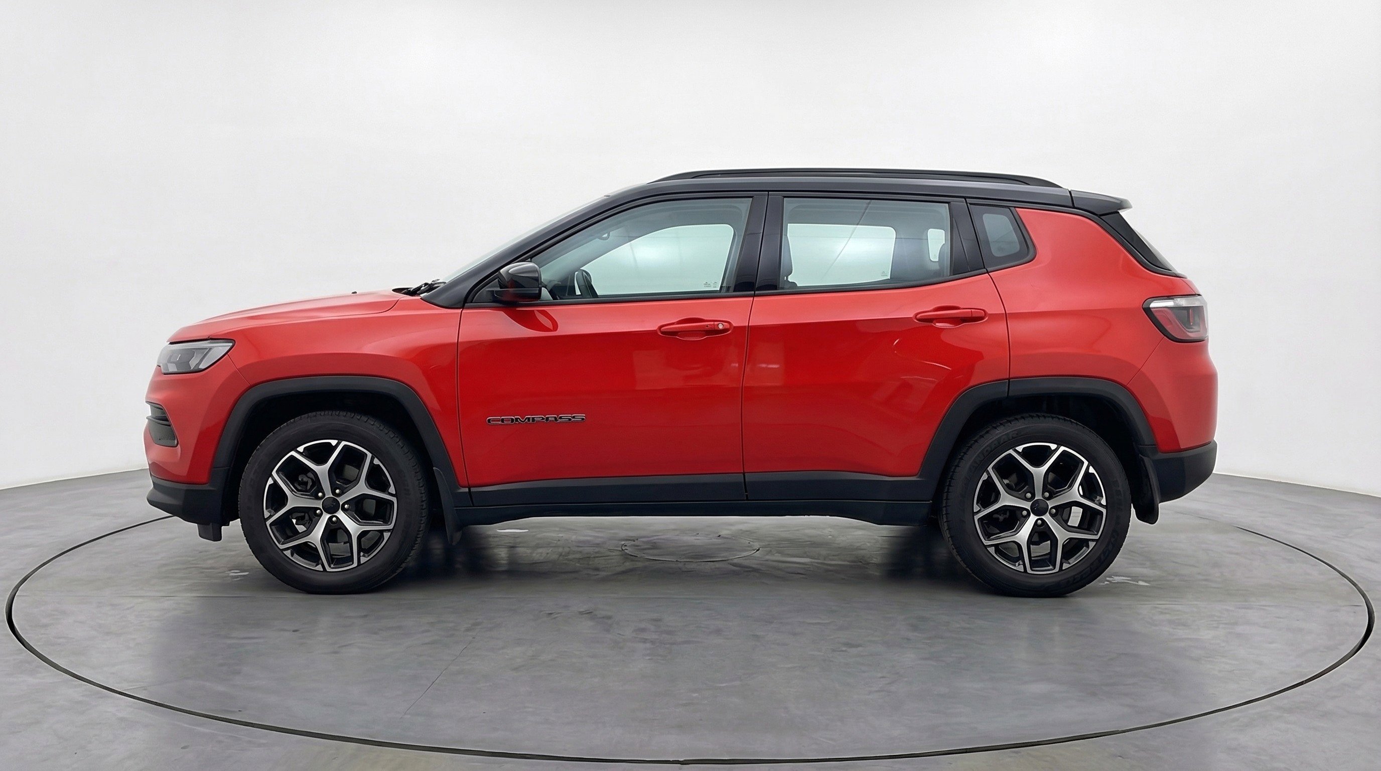 Used 2025 Jeep Compass Limited image 5