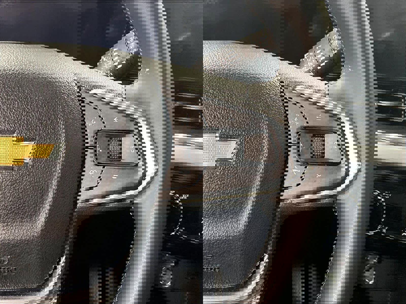 Used 2025 Chevrolet Trax LT w/ LT Convenience Package image 23