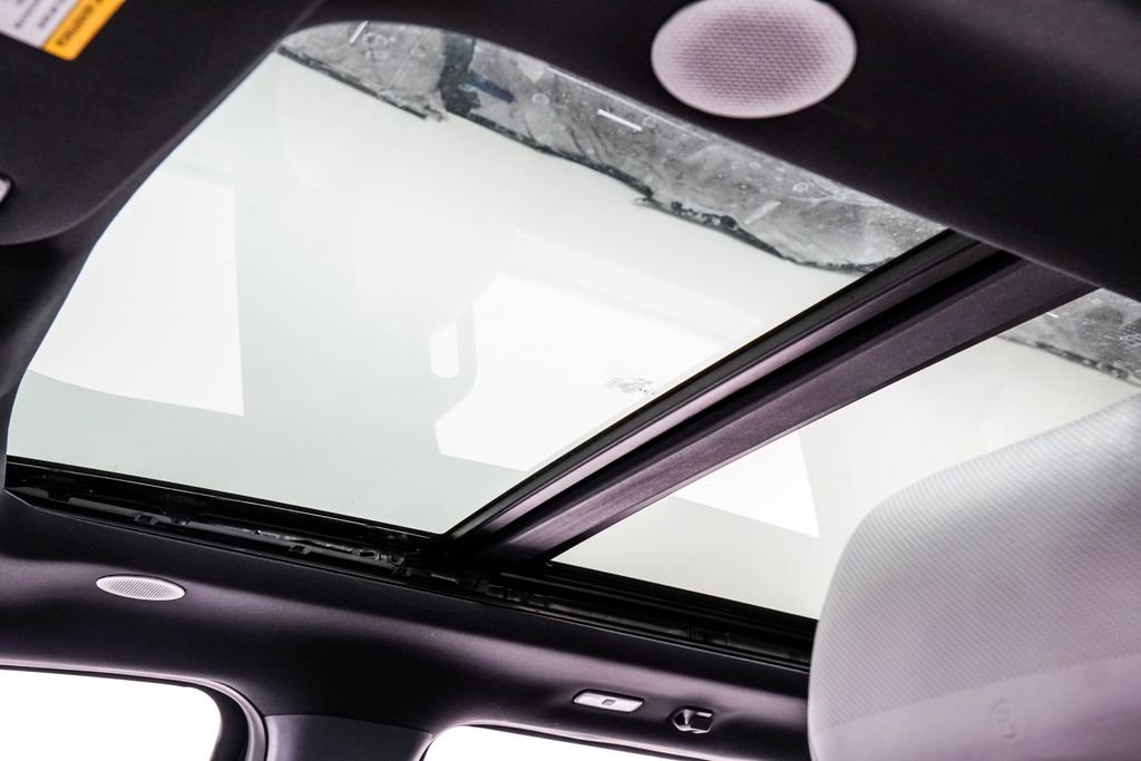 Used 2022 Ford F150 Lightning Platinum image 18