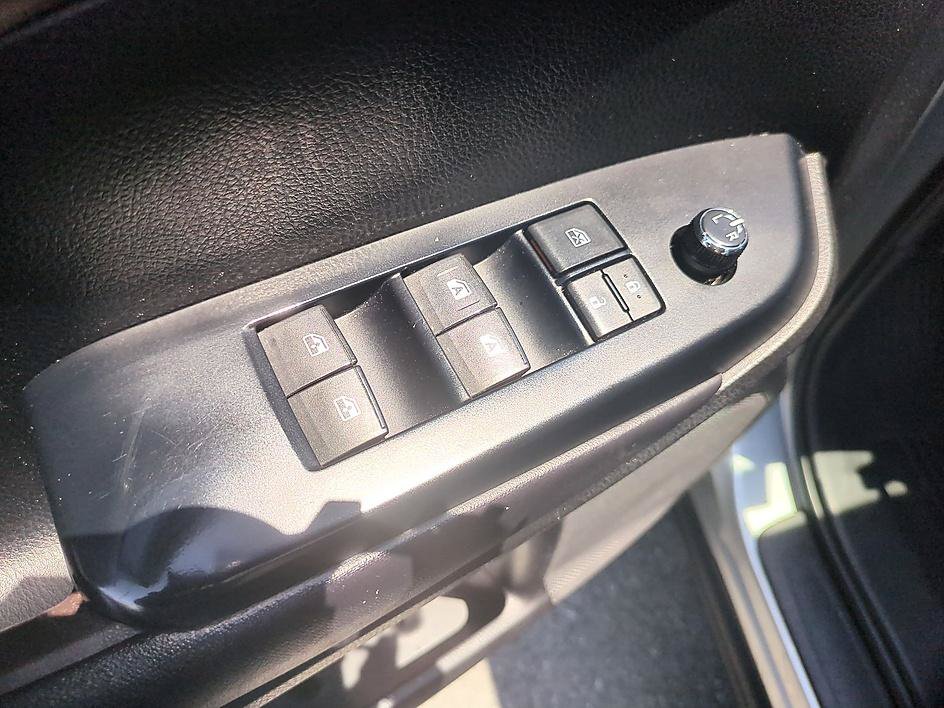Used 2019 Toyota Highlander XLE FWD image 12