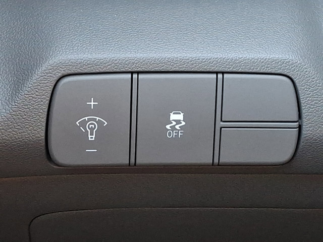 Certified 2025 Hyundai Elantra Sport image 25